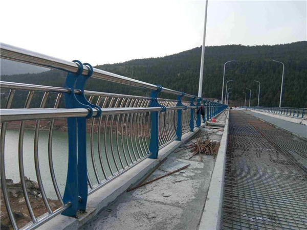 阜新不锈钢桥梁护栏的特点及其在桥梁安全中的重要作用
