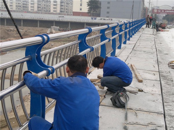 阜新不锈钢桥梁护栏除锈维护的重要性及其方法