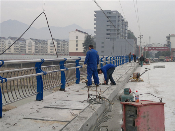 阜新不锈钢复合管护栏常见问题及解决方案